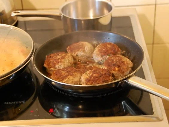 BASLER FLEISCHKIECHLI   /   Basler Fleischküchlein - Rezept - Bild Nr. 4