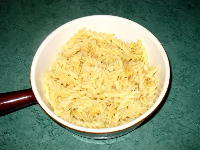 Rezept: Pasta - Fusilli an meiner allzeit bewährten schnellen Tomatensauce Bild Nr. 9 Pasta - Fusilli an meiner allzeit bewährten schnellen Tomatensauce - Rezept - Bild Nr. 9