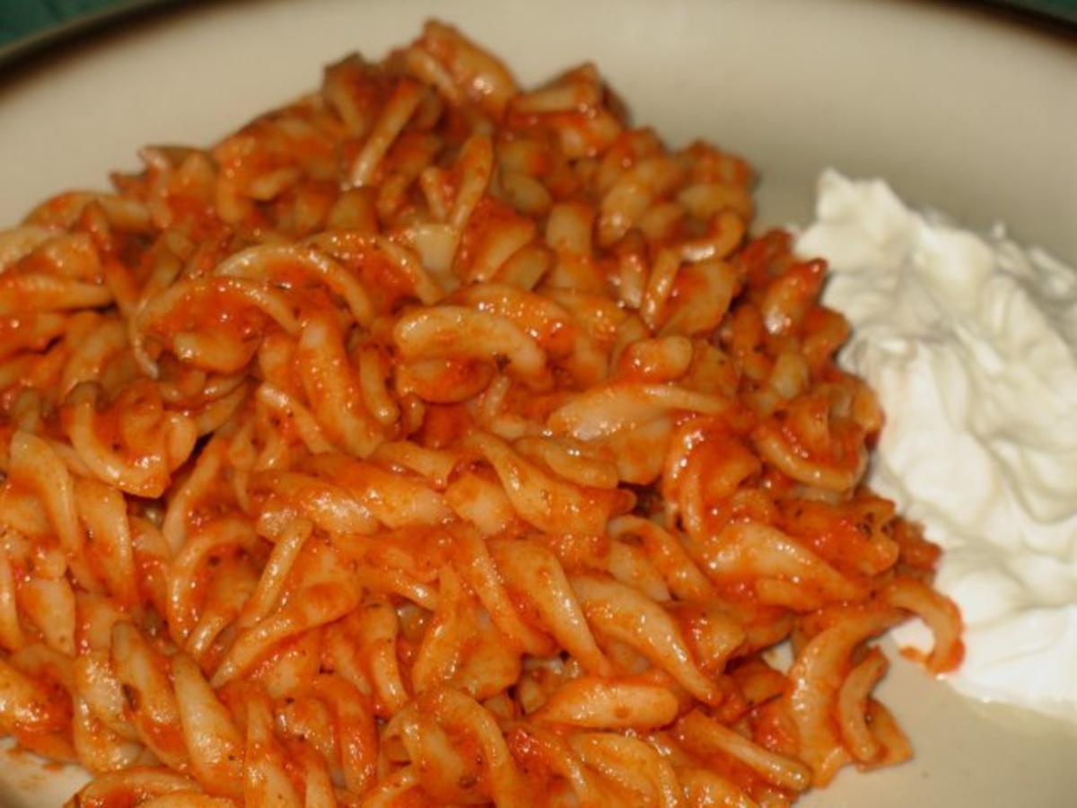 Pasta - Fusilli an meiner allzeit bewährten schnellen Tomatensauce - Rezept - Bild Nr. 2