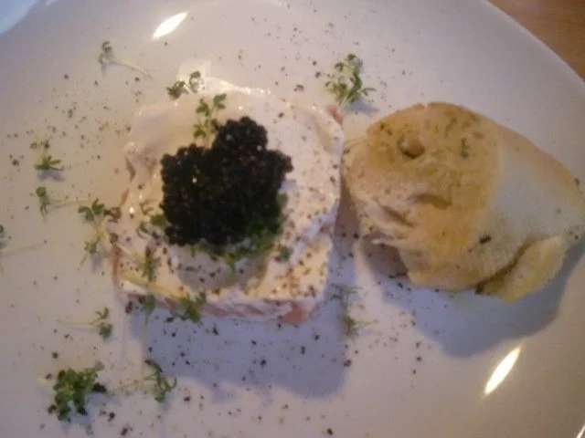 Rezept: Lachstatar mit Limettencreme Lachstatar mit Limettencreme - Rezept