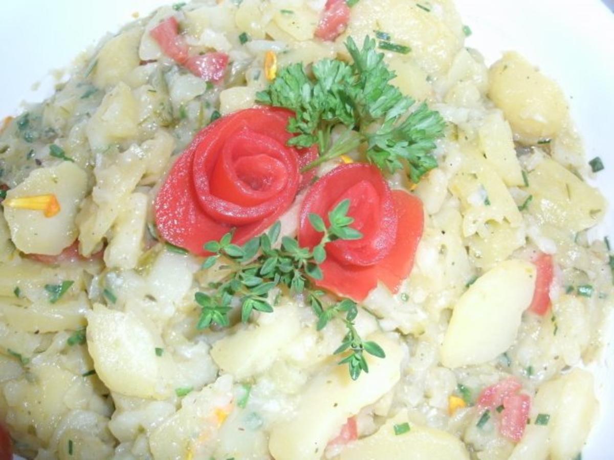 Bunter Kartoffelsalat mit Kräutern - Rezept