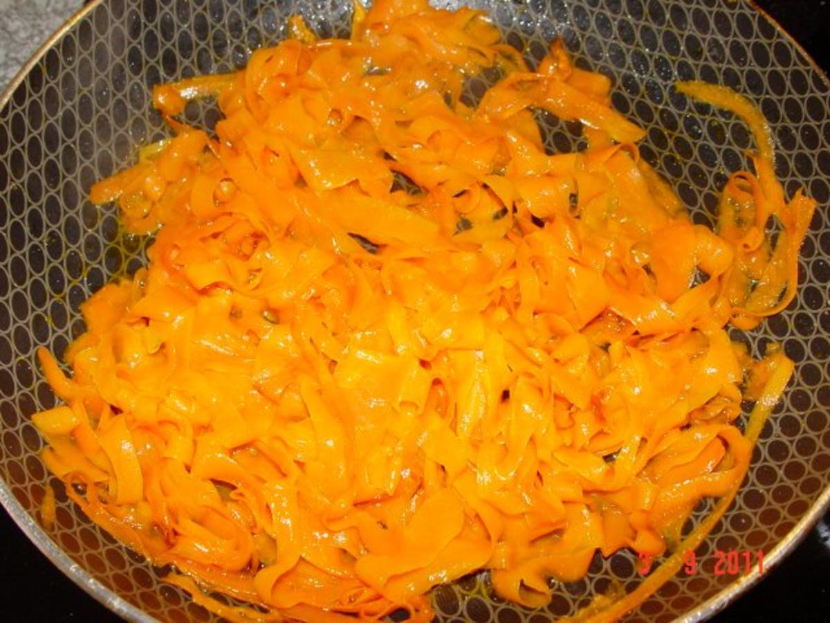 Frikadellen mit Herzoginkartoffeln , glassierten Karotten und Champignonsoße - Rezept - Bild Nr. 4