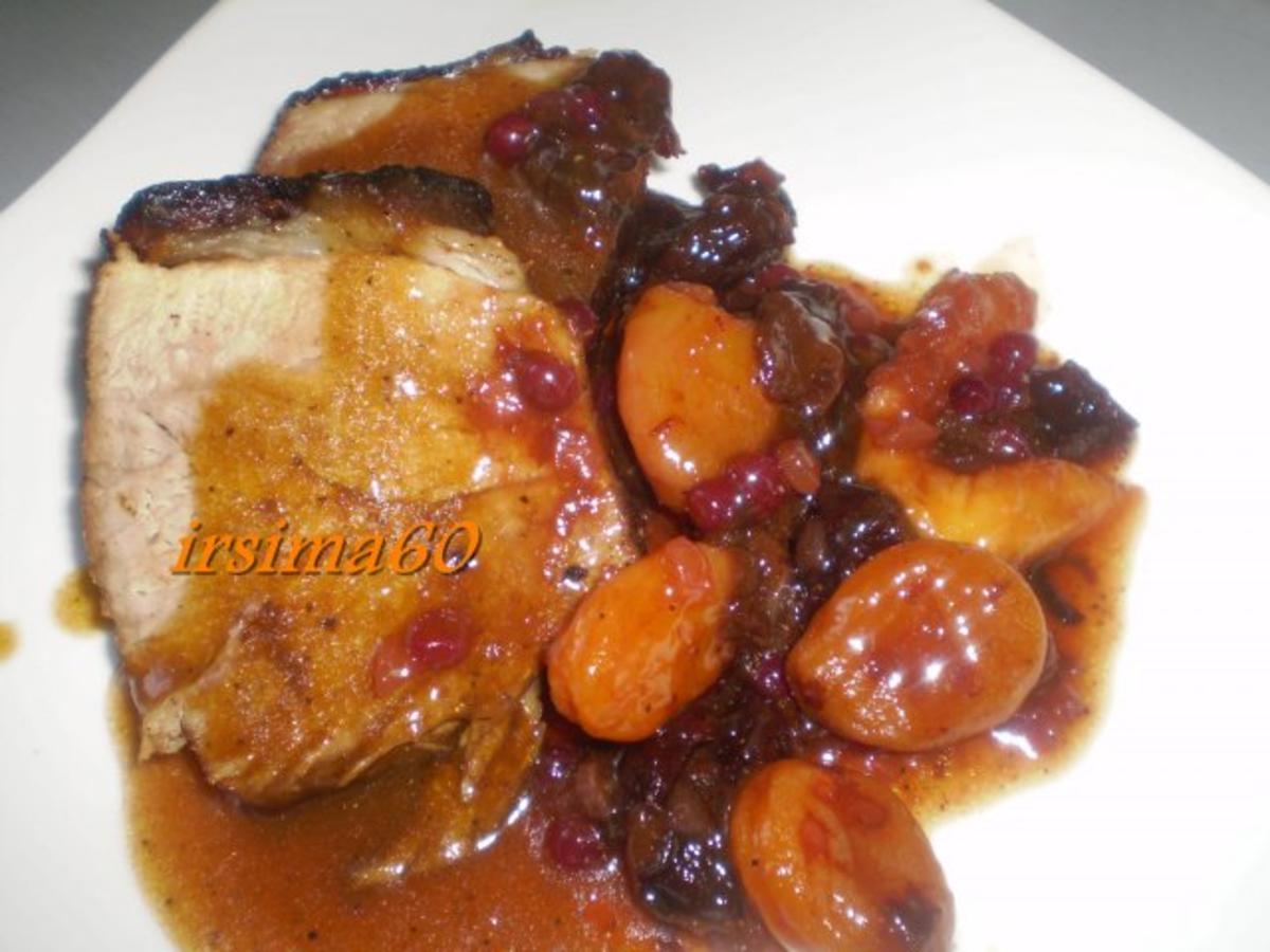 Herbstlicher Krustenbraten mit Backobst - Rezept