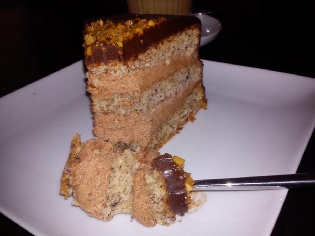 Bilder für Nougatcremetorte Diese Rezept ist irgendwie von selber entstanden, hab mich halt daran gemacht eine nussig/schokoladige Torte zu backen - Rezept