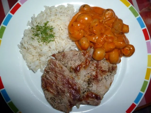 Rezept: Jägerkotelett mit Pilzgulasch Jägerkotelett mit Pilzgulasch - Rezept