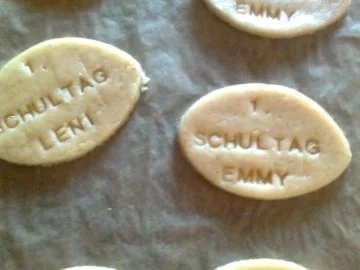 Rezept: Einschulungskekse für meine Enkelchen Bild Nr. 9 Einschulungskekse für meine Enkelchen - Rezept - Bild Nr. 9