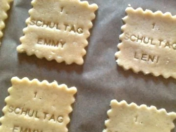 Rezept: Einschulungskekse für meine Enkelchen Bild Nr. 8 Einschulungskekse für meine Enkelchen - Rezept - Bild Nr. 8