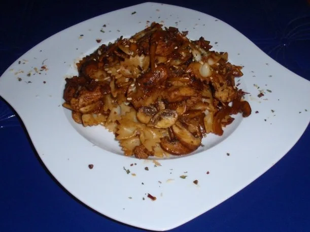 Rezept: Hähnchen-Champignon-Nudelpfanne Bild Nr. 8 Hähnchen-Champignon-Nudelpfanne - Rezept - Bild Nr. 8