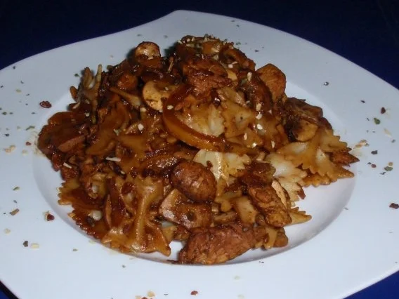 Rezept: Hähnchen-Champignon-Nudelpfanne Bild Nr. 9 Hähnchen-Champignon-Nudelpfanne - Rezept - Bild Nr. 9