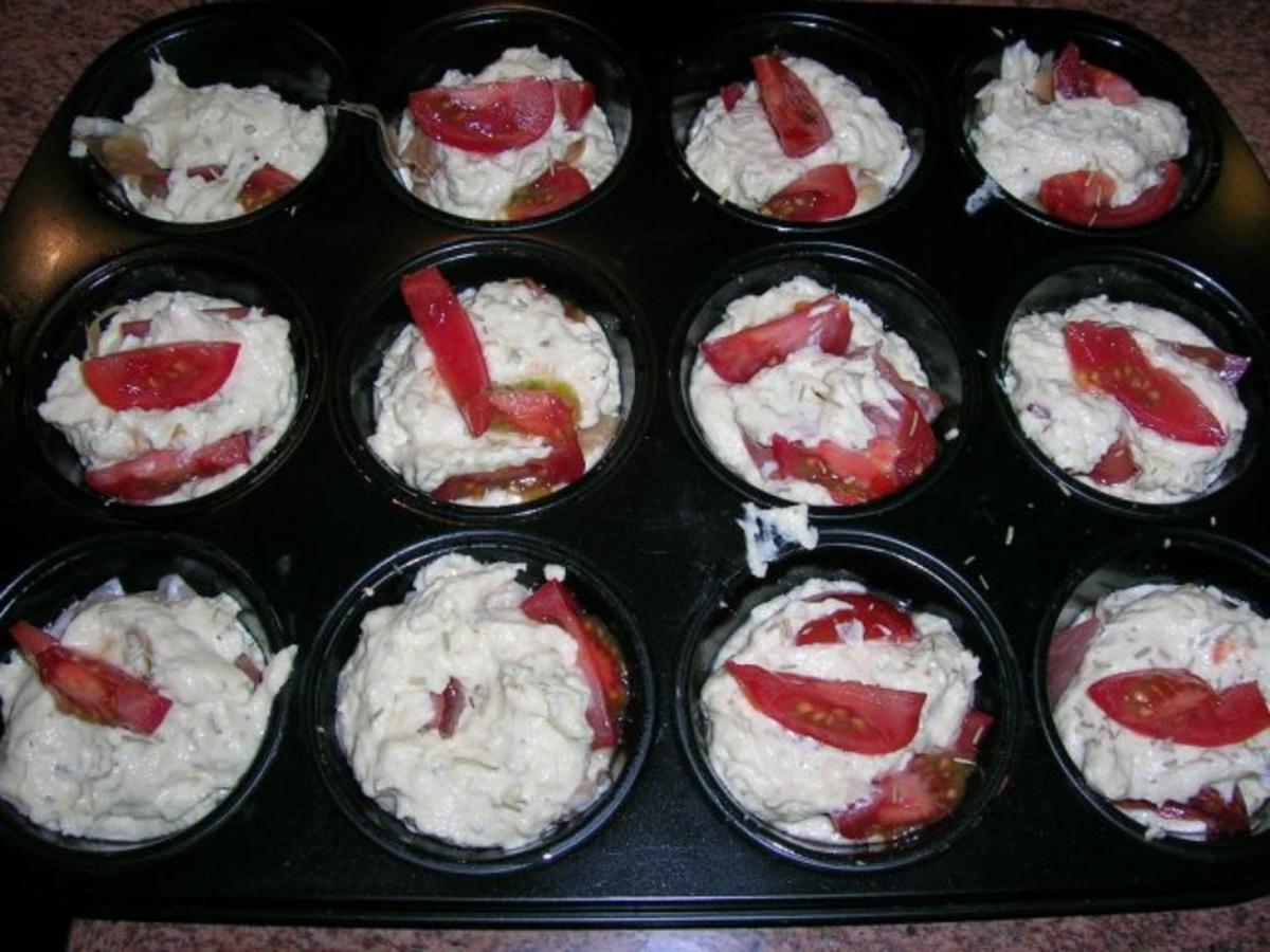 Tomaten Muffins als Beilage zu meinen mediterranen Kalbsrouladen - Rezept - Bild Nr. 4
