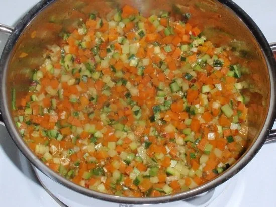 Rezept: Gemüsenudeln und scharfe Hähnchenpfanne Bild Nr. 5 Gemüsenudeln und scharfe Hähnchenpfanne - Rezept - Bild Nr. 5