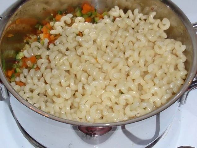 Rezept: Gemüsenudeln und scharfe Hähnchenpfanne Bild Nr. 6 Gemüsenudeln und scharfe Hähnchenpfanne - Rezept - Bild Nr. 6