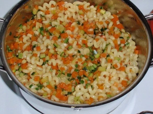 Rezept: Gemüsenudeln und scharfe Hähnchenpfanne Bild Nr. 7 Gemüsenudeln und scharfe Hähnchenpfanne - Rezept - Bild Nr. 7