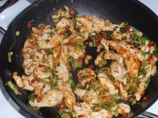 Rezept: Gemüsenudeln und scharfe Hähnchenpfanne Bild Nr. 10 Gemüsenudeln und scharfe Hähnchenpfanne - Rezept - Bild Nr. 10