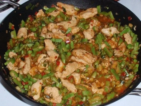 Rezept: Gemüsenudeln und scharfe Hähnchenpfanne Bild Nr. 13 Gemüsenudeln und scharfe Hähnchenpfanne - Rezept - Bild Nr. 13