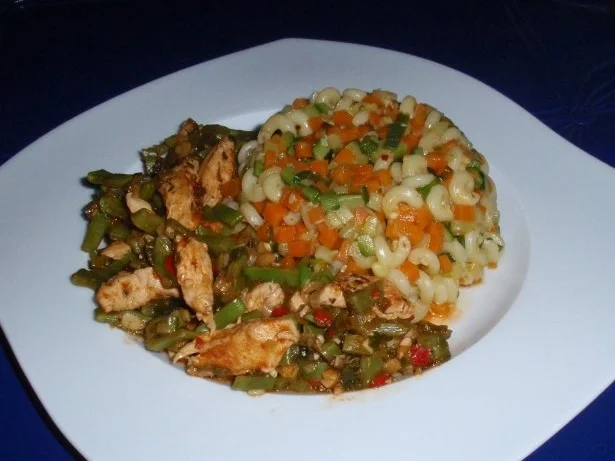 Rezept: Gemüsenudeln und scharfe Hähnchenpfanne Bild Nr. 15 Gemüsenudeln und scharfe Hähnchenpfanne - Rezept - Bild Nr. 15