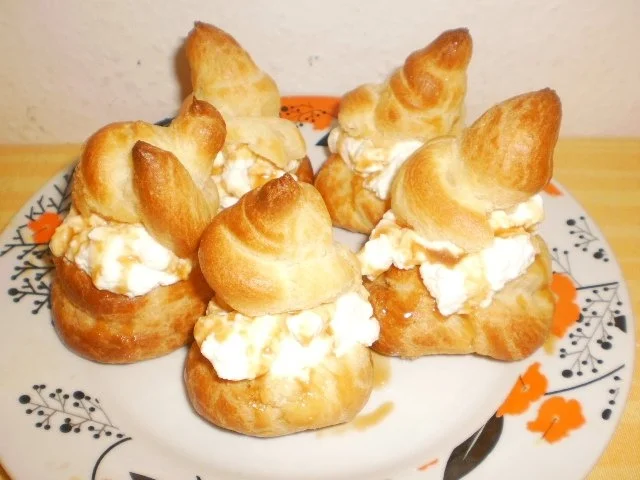 Windbeutel mit Karamellsoße - Rezept