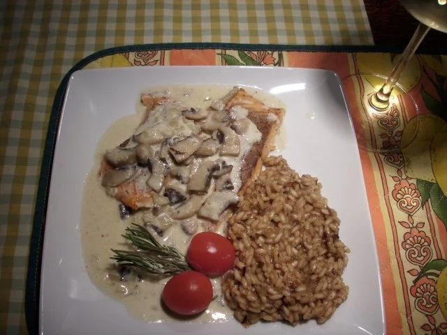 Lachs in Champignon - Sahne - Sauce - Rezept