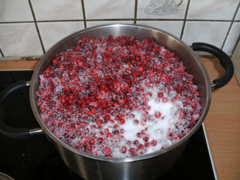 Einmachen: Preiselbeeren einmachen - Rezept - kochbar.de