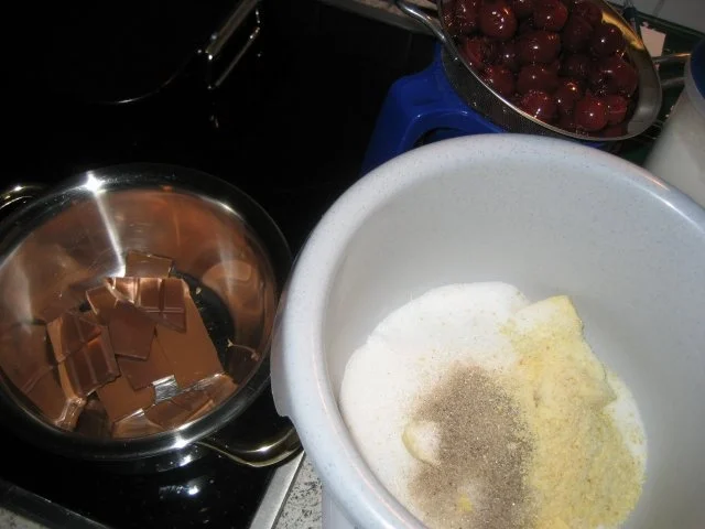 Rezept: Nussiger Kirschkuchen in Schwarz Bild Nr. 2 Nussiger Kirschkuchen in Schwarz - Rezept - Bild Nr. 2