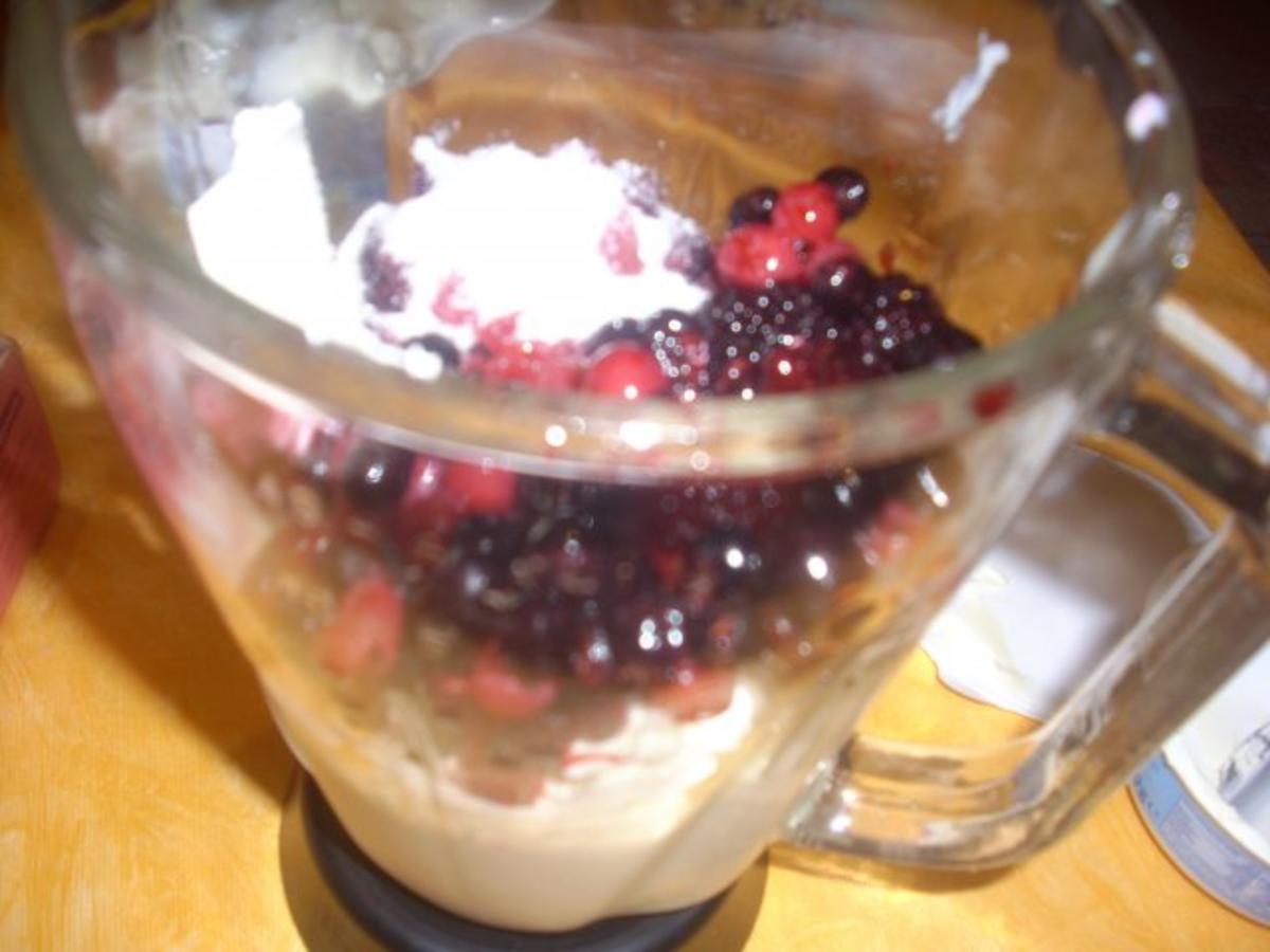 Beeren-Joghurt-Dessert - Rezept - Bild Nr. 3