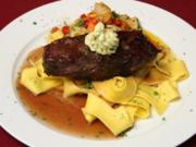 Wasserbüffelentrecôte mit Bandnudeln, sautiertem Marktgemüse und Sherryjus - Rezept