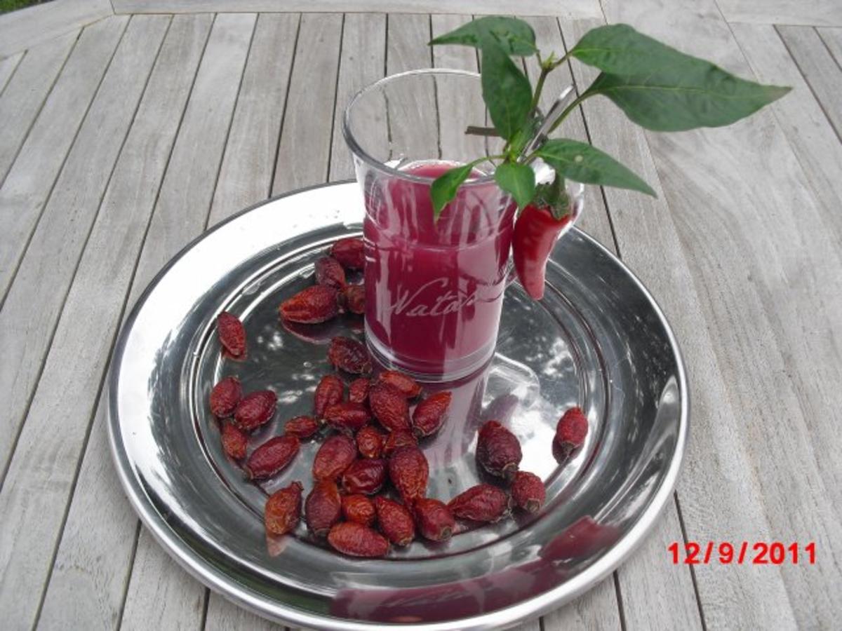 Hagebutten Chili Tee - schnell & einfach - von nataschawalezki Hagebutten Chili Tee - schnell & einfach - von nataschawalezki