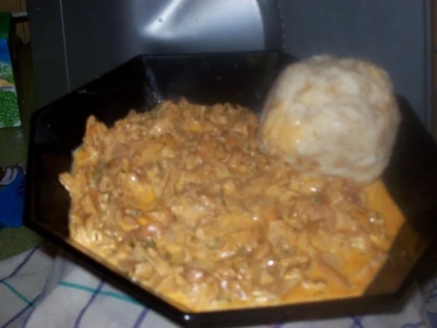Rezept: Eierschwammerlgulasch mit "Söwadrahde" Semmlknödl aus meinem "Waldmenü" Bild Nr. 2 Eierschwammerlgulasch mit "Söwadrahde" Semmlknödl aus meinem "Waldmenü" - Rezept - Bild Nr. 2