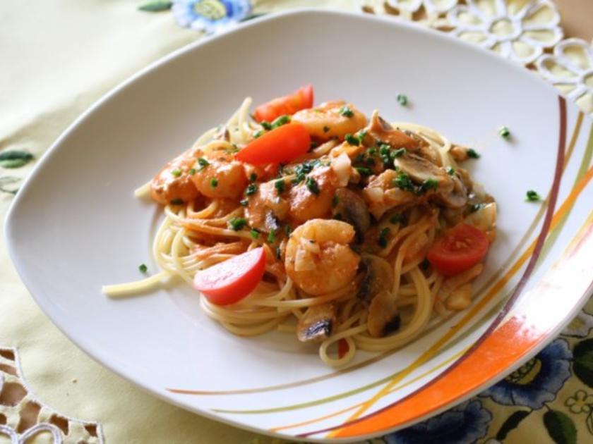 Spaghetti mit Garnelen,Pilzen und Frischkäse-Tomatensoße - Rezept ...