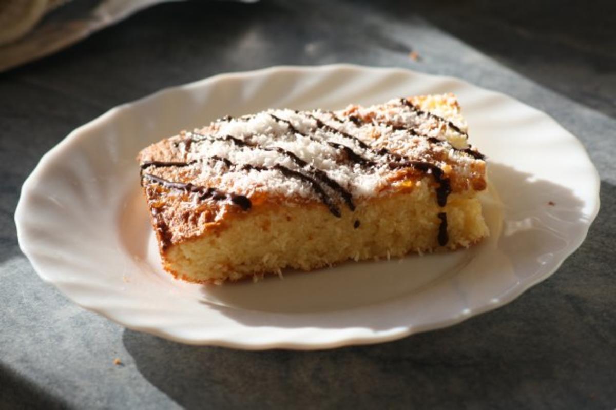 Kokoskuchen mit Aprikosenkonfitüre - Rezept - kochbar.de