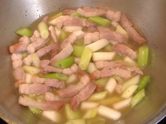 Rezept: Lauwarmer Gemüse-Speckkartoffelsalat mit gefüllten Rinderfilettaschen Bild Nr. 3 Lauwarmer Gemüse-Speckkartoffelsalat mit gefüllten Rinderfilettaschen - Rezept - Bild Nr. 3