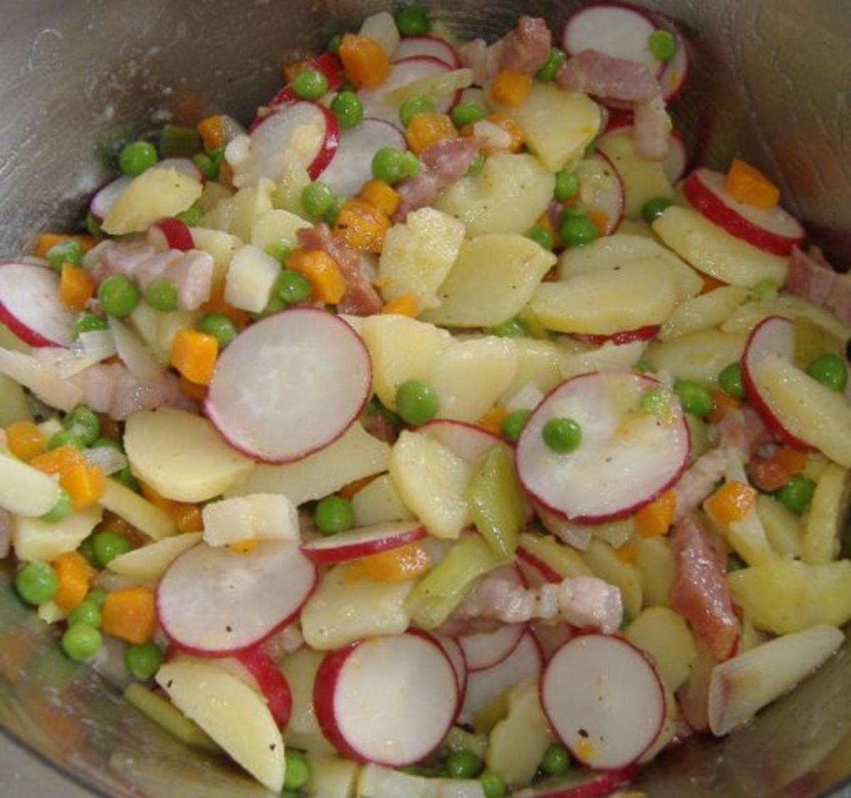 Lauwarmer Gemüse-Speckkartoffelsalat mit gefüllten Rinderfilettaschen - Rezept - Bild Nr. 4