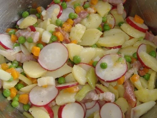 Rezept: Lauwarmer Gemüse-Speckkartoffelsalat mit gefüllten Rinderfilettaschen Bild Nr. 4 Lauwarmer Gemüse-Speckkartoffelsalat mit gefüllten Rinderfilettaschen - Rezept - Bild Nr. 4