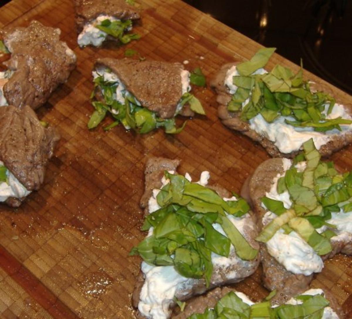 Lauwarmer Gemüse-Speckkartoffelsalat mit gefüllten Rinderfilettaschen - Rezept - Bild Nr. 6
