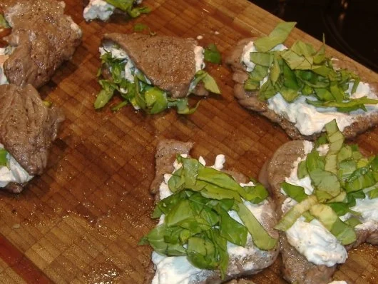 Rezept: Lauwarmer Gemüse-Speckkartoffelsalat mit gefüllten Rinderfilettaschen Bild Nr. 6 Lauwarmer Gemüse-Speckkartoffelsalat mit gefüllten Rinderfilettaschen - Rezept - Bild Nr. 6