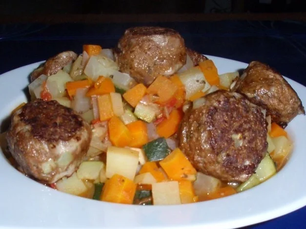 Kartoffelgemüse mit Fleischklößchen - Rezept