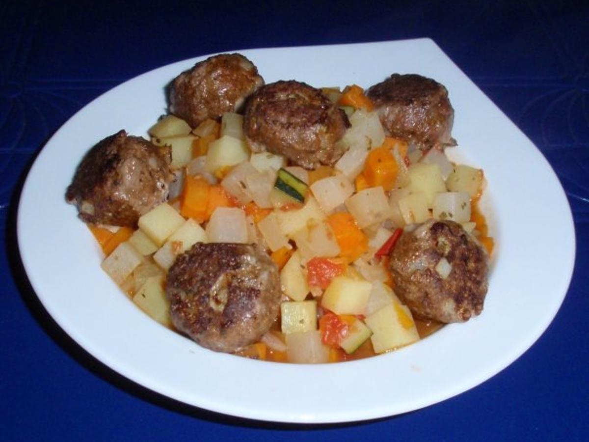 Kartoffelgemüse mit Fleischklößchen - Rezept - kochbar.de