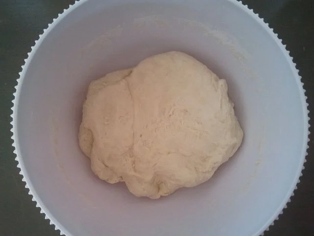 Rezept: Grundrezept Pizza - Pizzateig und Tomatensoße Bild Nr. 3 Grundrezept Pizza - Pizzateig und Tomatensoße - Rezept - Bild Nr. 3