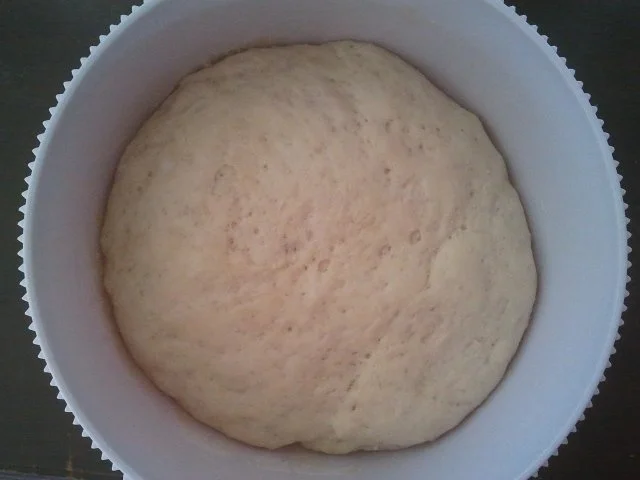 Rezept: Grundrezept Pizza - Pizzateig und Tomatensoße Bild Nr. 4 Grundrezept Pizza - Pizzateig und Tomatensoße - Rezept - Bild Nr. 4