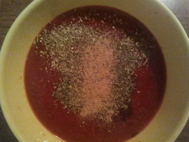 Rezept: Grundrezept Pizza - Pizzateig und Tomatensoße Bild Nr. 6 Grundrezept Pizza - Pizzateig und Tomatensoße - Rezept - Bild Nr. 6