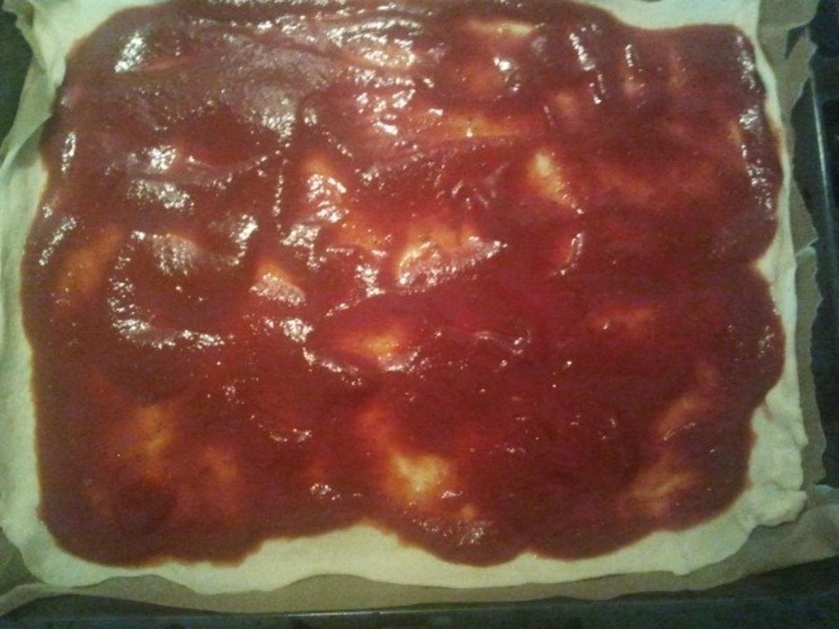 Grundrezept Pizza - Pizzateig und Tomatensoße - Rezept - Bild Nr. 7
