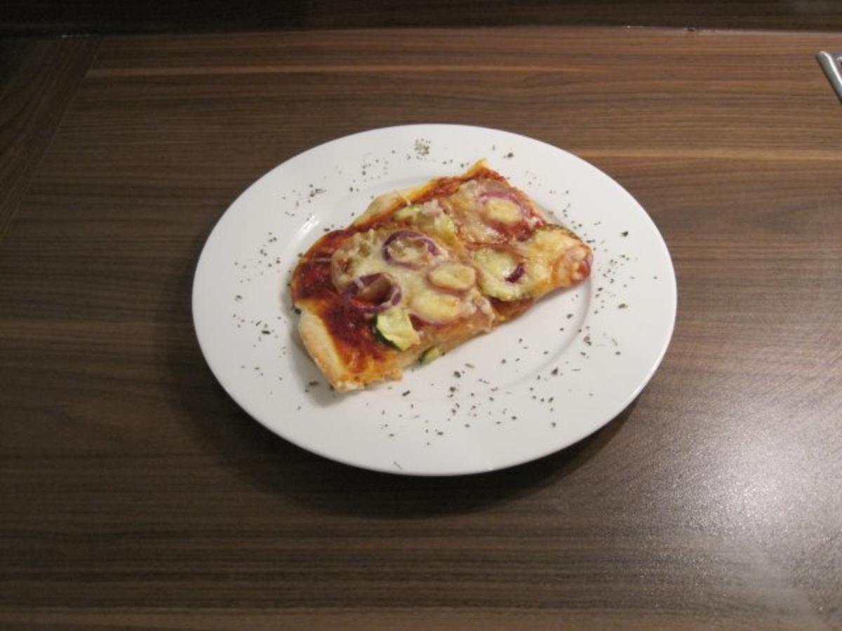 Grundrezept Pizza - Pizzateig und Tomatensoße - Rezept - kochbar.de