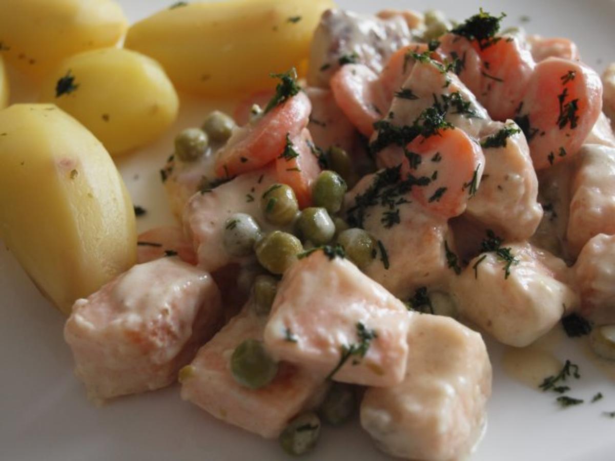 Bilder für Scandinavia Ragout mit Lachs, Karotten und Erbsen - Rezept