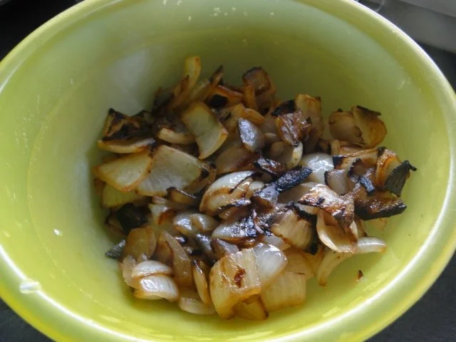 Schweinegeschnetzeltes mit Zwiebeln in Rotwein - Rezept - Bild Nr. 2