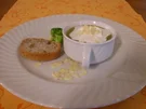 Brokkolisuppe mit Lachsstreifen an Walnuss-Ciabatta - Rezept