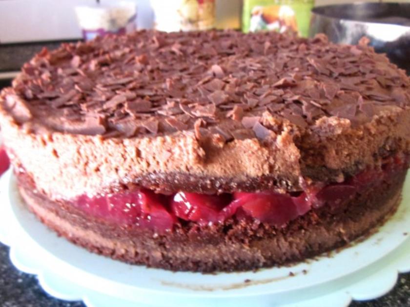 Minz-Schoko-Torte mit Kirschen - Rezept - kochbar.de