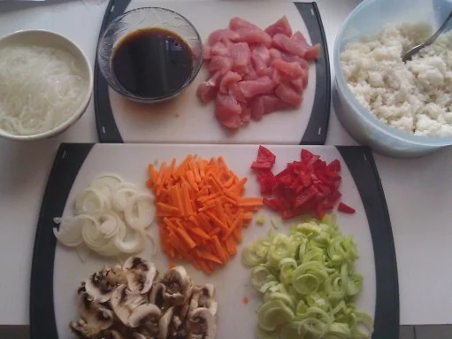 Rezept: Glasnudeln mit Gemüse auf Reisbett Bild Nr. 2 Glasnudeln mit Gemüse auf Reisbett - Rezept - Bild Nr. 2