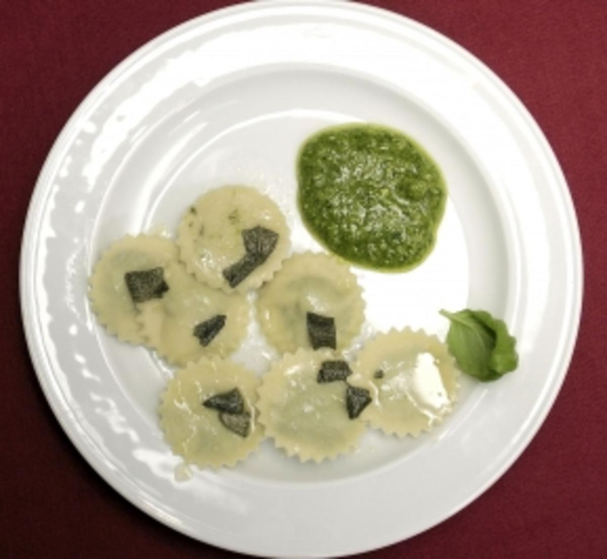 Ricotta-Spinat-Ravioli mit Pesto Genovese (Moritz Zielke) - Rezept