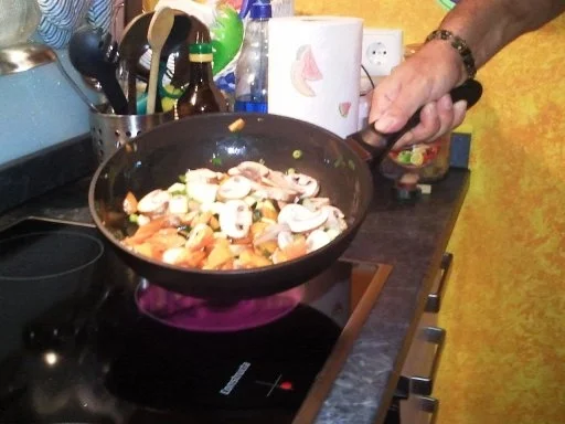 Rezept: Asia-Nudel-Restepfanne Bild Nr. 4 Asia-Nudel-Restepfanne - Rezept - Bild Nr. 4