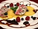 Variation von Halbgefrorenem auf Ananas-Carpaccio - Rezept